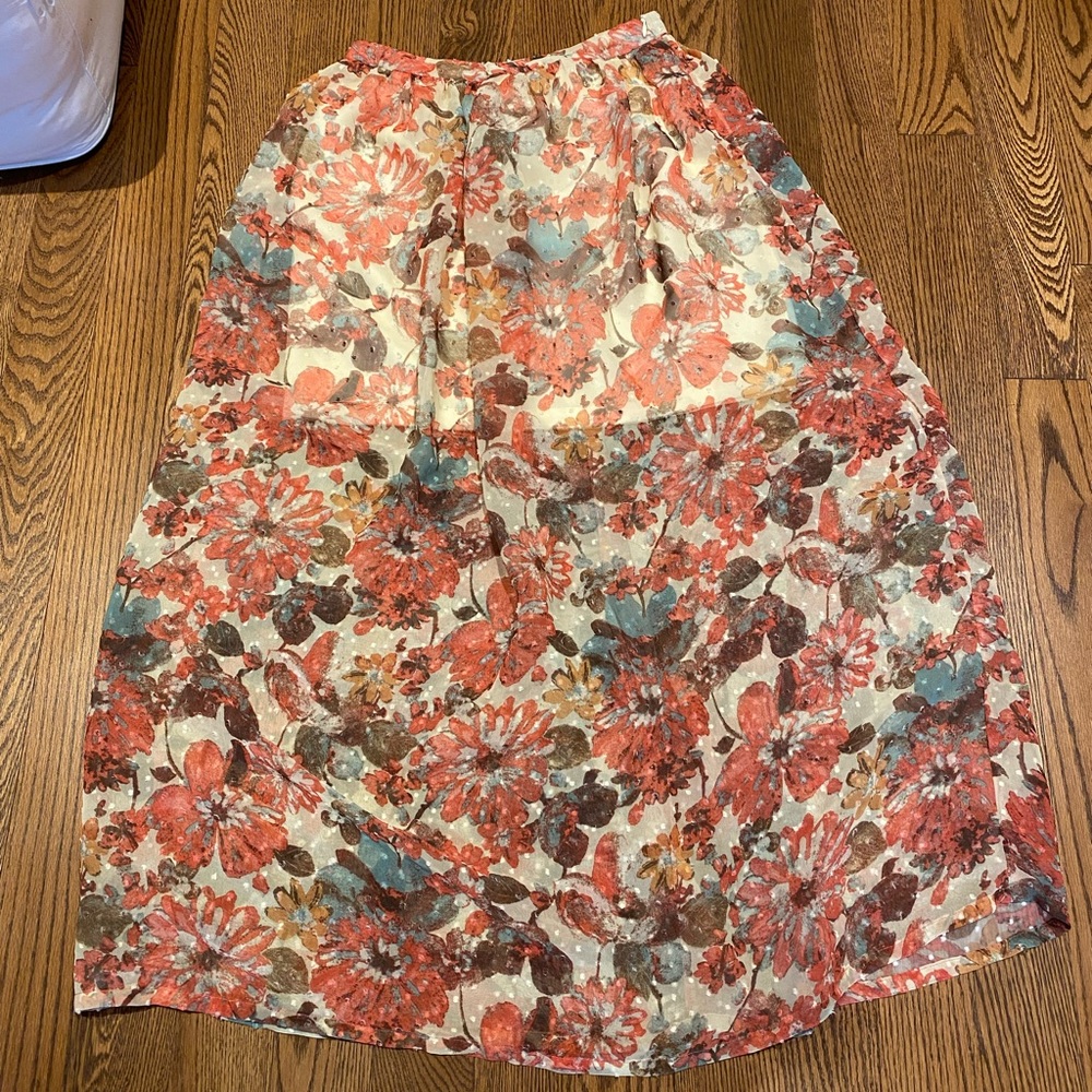 Beautiful flowy maxi skirt with under skirt
